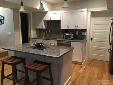 438 3rd St unit 2, Ann Arbor, MI 48103 - photo 3