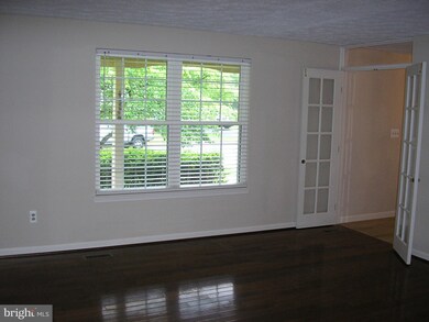 3001 Gatepost Ln, Herndon, VA 20171 - photo 3