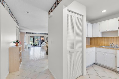 7 Stratford Dr E unit C, Boynton Beach, FL 33436 - photo 4