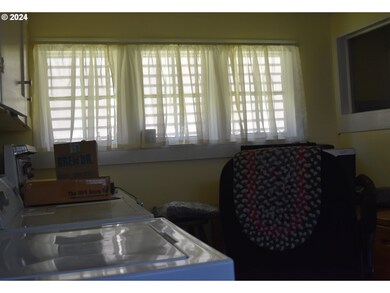 1425 W 3rd Aly, Eugene, OR 97402 - photo 4