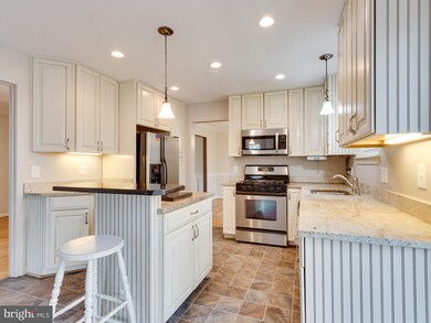 8210 Springfield Village Dr, Springfield, VA 22152 - photo 7