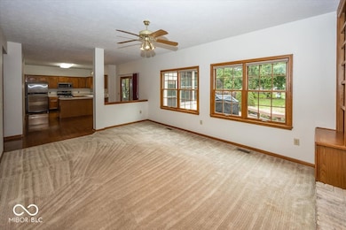 11310 Knightsbridge Ln, Fishers, IN 46037 - photo 4