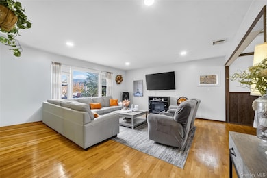 404 Carlton Cir, New Windsor, NY 12553 - photo 7