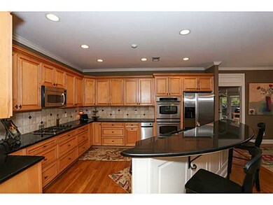 Can you believe all the counter space in this kitc