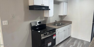 2034 W Cactus Rd unit C, Phoenix, AZ 85029 - photo 2