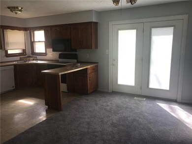 304 Bittersweet Ln, Lansing, KS 66043 - photo 4