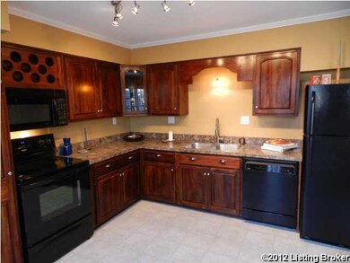 8222 Rochelle Rd, Louisville, KY 40228 - photo 3