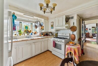 126 Craiwell Ave, West Springfield, MA 01089 - photo 4