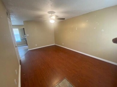 800 Red Oak Ct, Azle, TX 76020 - photo 4