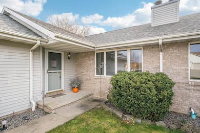 925 Pleasantview Ave, Little Chute, WI 54140 - photo 3