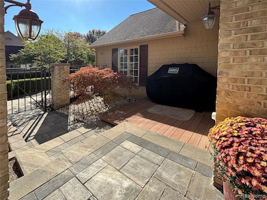 457 Cambridge Way, Bloomfield Hills, MI 48304 - photo 3