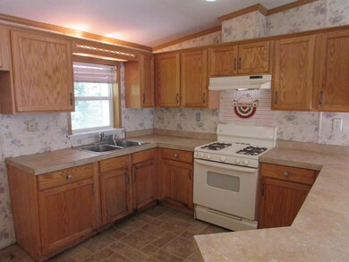 315 Maple St, Bethlehem, NH 03574 - photo 3