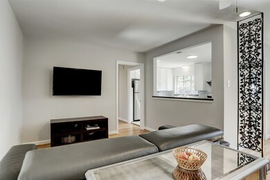 1015 W 31st St, Houston, TX 77018 - photo 5