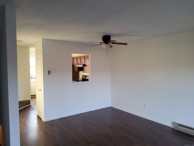 35 Pearl Lake Rd unit B, Waterbury, CT 06706 - photo 4