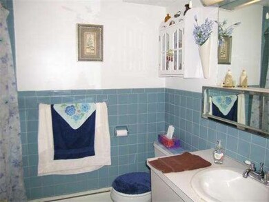 6 Hallmark Gardens unit 8, Burlington, MA 01803 - photo 7