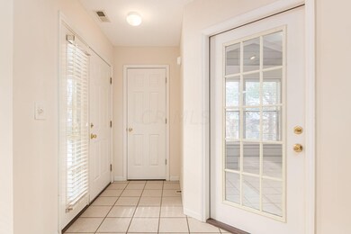 FOYER/ SUNROOM