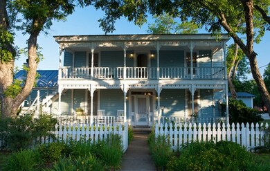 908 N Crockett St, Fredericksburg, TX 78624 - photo 3