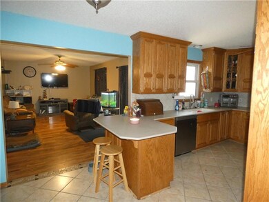 415 E 6th St N, Newton, IA 50208 - photo 5