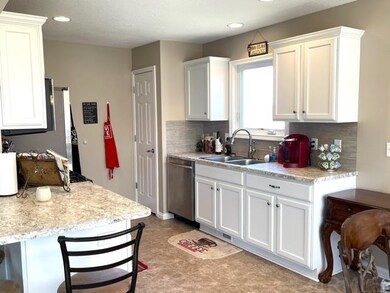 6016 Hollopeter Rd, Leo, IN 46765 - photo 4