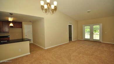 111Valencia_Living2