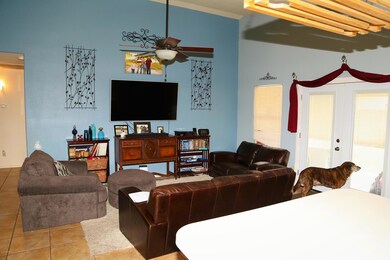 family room 2