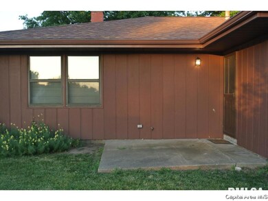 9 Eisenhower Dr, Jacksonville, IL 62650 - photo 6