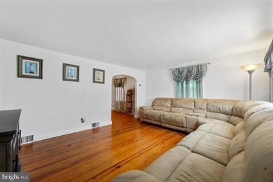 911 North St, Darby, PA 19023 - photo 4