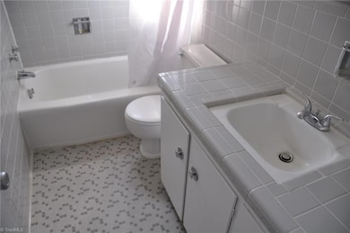 1608 W Northwest Blvd unit L, Winston Salem, NC 27104 - photo 6