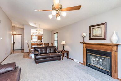 Living room to kitchen 2