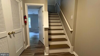 12961 Woodcutter Cir, Germantown, MD 20876 - photo 3