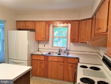 5903 Windham Rd, Laurel, MD 20707 - photo 4