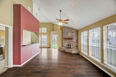 8802 Scenic Green Dr, Houston, TX 77088 - photo 4