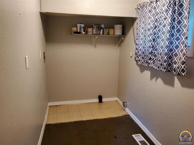 720 SE 26th St, Topeka, KS 66605 - photo 7