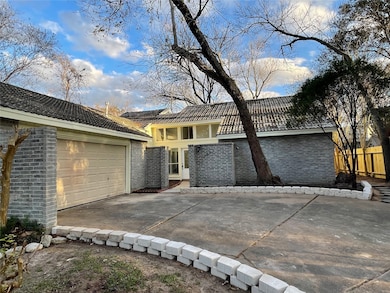 3903 Athlone Ct, Houston, TX 77088 - photo 3