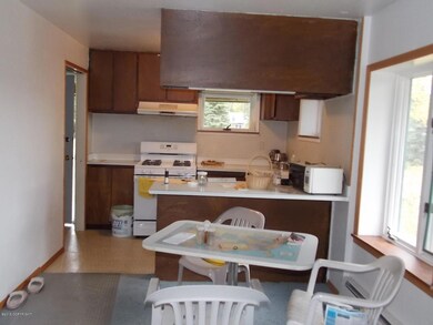 Kitchen (1).JPG