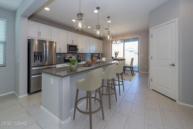 16472367746109_dining_kitchen_1