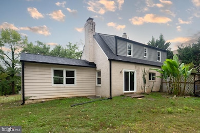 9211 Bells Mill Rd, Potomac, MD 20854 - photo 2