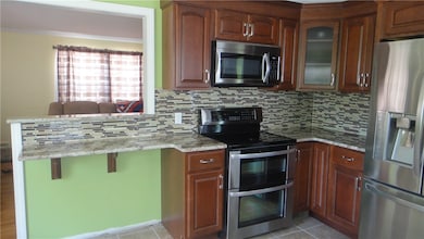 72 Benedict St, Riverside, RI 02915 - photo 3