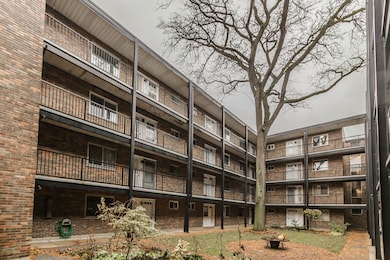 1321 W Birchwood Ave unit 309, Chicago, IL 60626 - photo 4