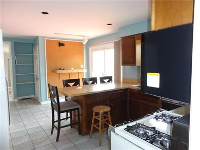 KITCHEN. ACCESS TO DECK THROUGH SLIDING GLASS DOOR