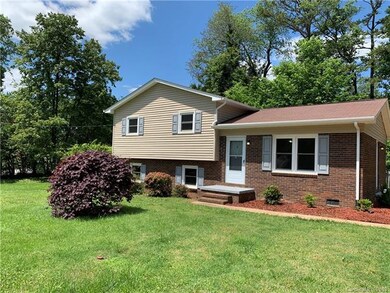 1524 Robin Rd, Newton, NC 28658 - photo 2