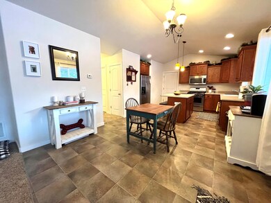 kitchen/dining (2)