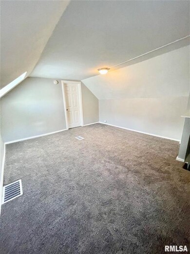 1826 W 8th St, Davenport, IA 52802 - photo 6