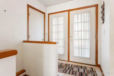 9-web-or-mls-300-appletree-ln