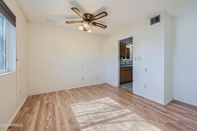 10610 N 39th Way - MLS Sized - 007 - 09