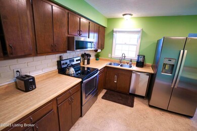 9302 Hudson Ln, Louisville, KY 40291 - photo 5