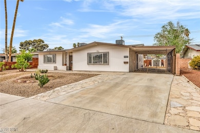 Ranch-style house with driveway, an attached carpo