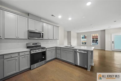 101 Sadie Cir, New Brunswick, NJ 08901 - photo 4