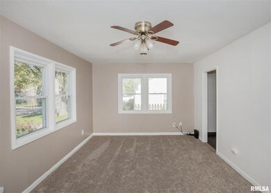 7411 Kelling St, Davenport, IA 52806 - photo 2