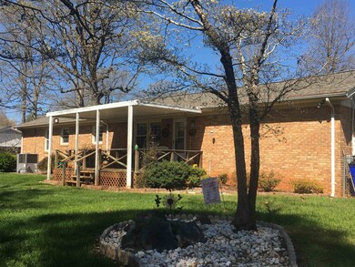 407 W 10th St, Siler City, NC 27344 - photo 6